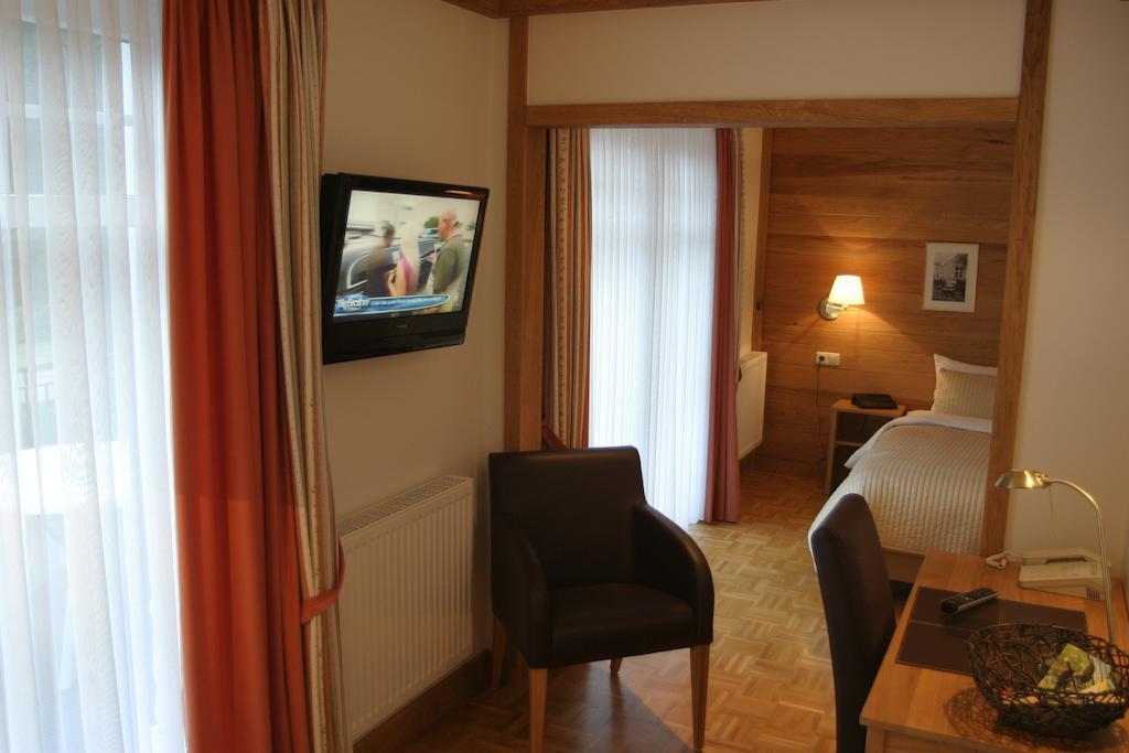 Hotel Waldgasthof Schoening Friesoythe Exterior photo